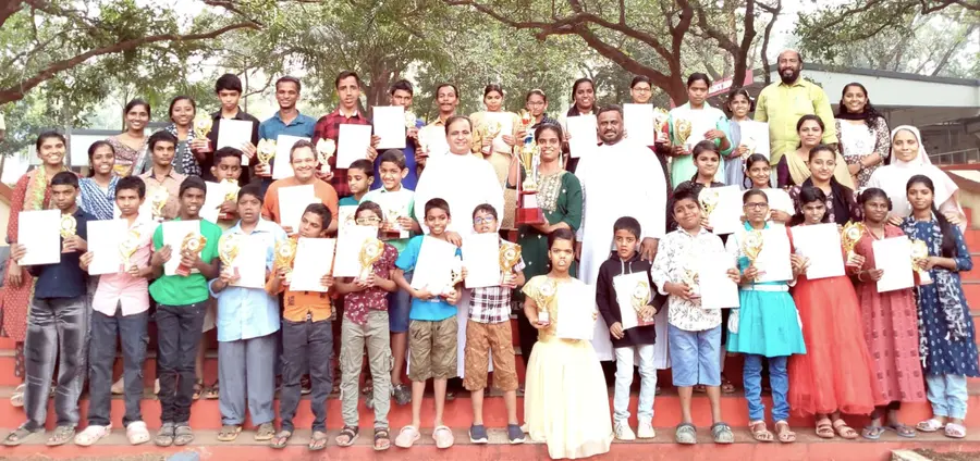 സംസ്ഥാന സ്പെഷ്യൽ സ്കൂൾ കലോത്സവത്തിൽ ഫസ്റ്റ് റണ്ണർ- അപ്പ് ആയ പെരിങ്ങണ്ടൂർ പോപ്പ് പോൾ മേഴ്സി ഹോം ടീം