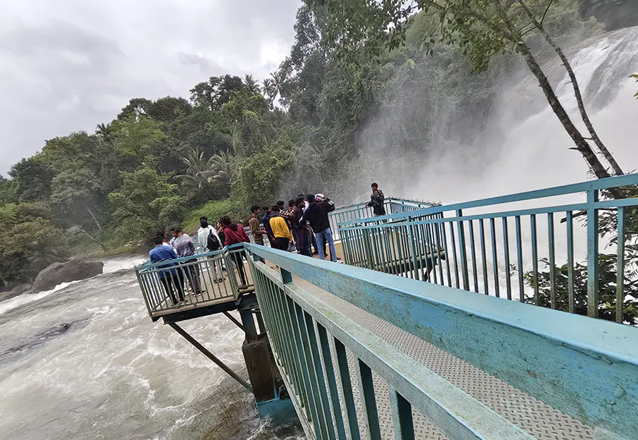 ശ്രീനാരായണപുരം വെള്ളച്ചാട്ടം