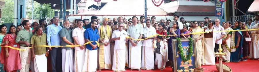 ഗുരുവായൂര് ക്ഷേത്രത്തിന്റെ തെക്കേ നടപ്പന്തല് ദേവസ്വം ചെയർമാൻ ഡോ.വി കെ വിജയൻ ഉദ്ഘാടനം ചെയ്യുന്നു