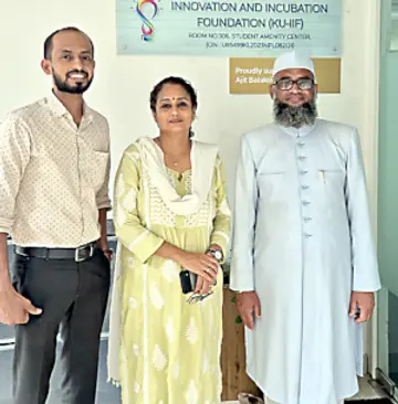 ഡോ അനു അഗസ്റ്റിൻ, കണ്ണൂർ സർവകലാശാല എന്റർപ്രണർഷിപ്പ്‌   കോ– ഓഡിനേറ്റർ ഡോ യു ഫൈസൽ, ഇന്നവേഷൻ ആൻഡ്‌ ഇൻകുബേഷൻ  ഫ‍ൗണ്ടേഷൻ ഡയറക്‌ടർ ഡോ ടി കെ മുനീർ എന്നിവർക്കൊപ്പം 