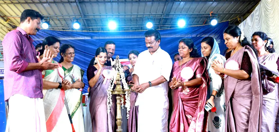 വേലൂർ പഞ്ചായത്ത് കുടുംബശ്രീ സീരിയസ് വാർഷികാഘോഷം കെ രാധാകൃഷ്ണൻ എംപി ഉദ്ഘാടനം ചെയ്യുന്നു