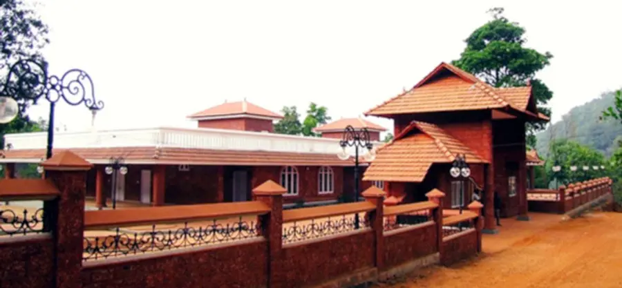റാണിപുരം ടൂറിസ്റ്റ് കേന്ദ്രത്തിന്റെ പ്രവേശന കവാടം