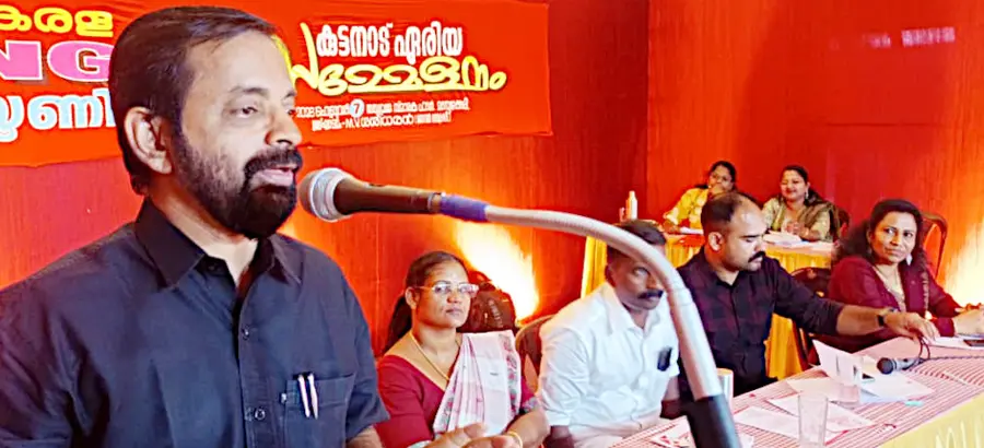 എൻജിഒ യൂണിയൻ കുട്ടനാട് ഏരിയ സമ്മേളനം ജനറൽ സെക്രട്ടറി എം വി ശശിധരൻ ഉദ്ഘാടനംചെയ്യുന്നു