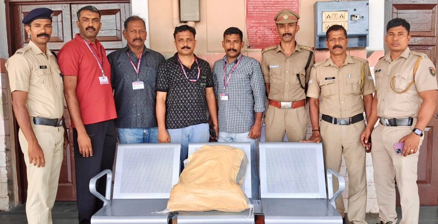 ഒലവക്കോട് ജങ്ഷൻ റെയിൽവേ സ്റ്റേഷനിൽ പിടികൂടിയ കഞ്ചാവുമായി എക്-സെെസും ആർപിഎഫും 
