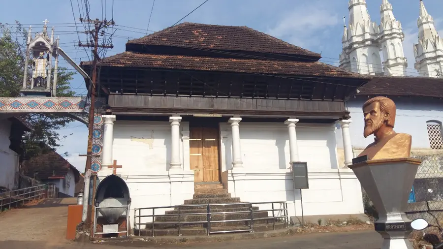 വേലൂർ അർണോസ് പാതിരി പൈതൃക സ്മാരക സമുച്ചയം