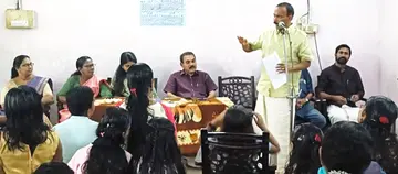 പുനലൂർ ജവഹർ ബാല കലാഭവനിൽ സൗജന്യ ഫൈൻ ആർട്സ് ബേസിക് കോഴ്സ് മുനിസിപ്പൽ ചെയർമാൻ
എം എ രാജഗോപാൽ ഉദ്ഘാടനംചെയ്യുന്നു