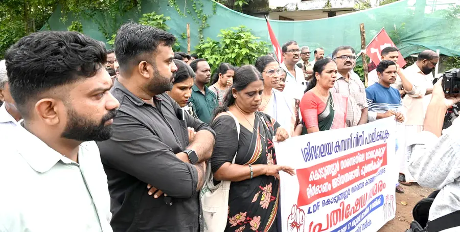 ശിവാലയ കമ്പനിക്കെതിരെ കൊടുങ്ങല്ലൂർ നഗരസഭ എൽഡിഎഫ് കൗൺസിലർമാർ നടത്തുന്ന രാപകൽ സമരം