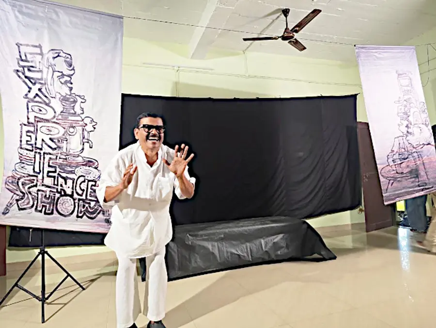 എംഎസ്എം കോളേജിൽ സംഘടിപ്പിച്ച ഒരു മനുഷ്യൻ നാടകത്തിൽ
സുരേഷ് നടരാജൻ