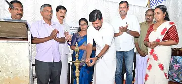 ഞാറ്റുവേല കാർഷികോത്സവം മന്ത്രി ഒ ജെ ജനീഷ് ഉദ്ഘാടനം ചെയ്യുന്നു 