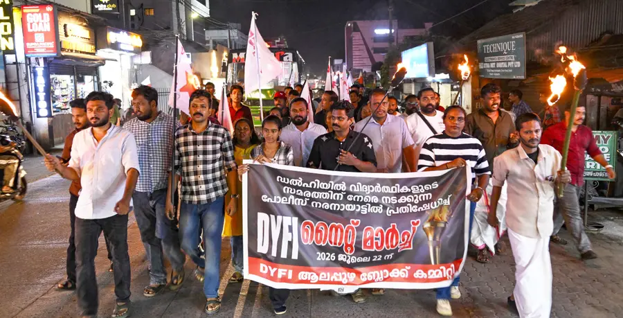 ഡൽഹിയിൽ വിദ്യാർഥികൾക്ക് നേരെ പൊലീസ് നടത്തിയ അതിക്രമങ്ങളിൽ പ്രതിഷേധിച്ച് ഡിവൈഎഫ്ഐ ആലപ്പുഴ നഗരത്തിൽ നടത്തിയ പ്രകടനം