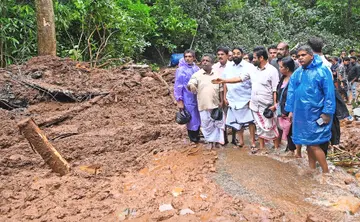  വി എൻ വാസവൻ 