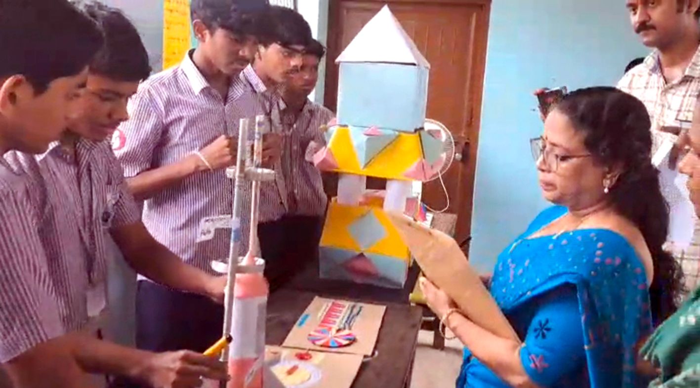 തൃശൂര്‍ ടെക്നിക്കല്‍ ഹൈസ്കൂളില്‍ സംഘടിപ്പിച്ച "ടെക്സ്പ്ലോര്‍ 26' സംസ്ഥാന ടെക്നിക്കല്‍ ശാസ്ത്ര സാങ്കേതികമേളയില്‍ നിന്ന്