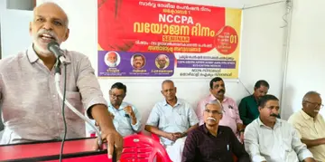 സാർവദേശീയ പെൻഷൻ ദിനത്തിന്റെ ഭാഗമായി നാഷണൽ കോ ഓർഡിനേഷൻ കമ്മിറ്റി  ഓഫ് പെൻഷനേഴ്സ് അസോസിയേഷന്റെ ആഭിമുഖ്യത്തിൽ നടന്ന സെമിനാറിൽ  സി ഐടിയു ഏരിയ സെക്രട്ടറി ടി നരേന്ദ്രൻ സംസാരിക്കുന്നു