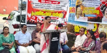 ഇഇഎഫ്ഐ നേതൃത്വത്തിൽ കൊല്ലം സർക്കിൾ അങ്കണത്തിൽ നടക്കുന്ന അനിശ്ചിതകാല ധർണ അഞ്ചാം ദിവസം
സിഐടിയു ദേശീയ വൈസ് പ്രസിഡന്റ് ജെ മേഴ്സിക്കുട്ടിഅമ്മ ഉദ്ഘാടനംചെയ്യുന്നു