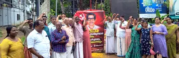 കെ എം അബ്ദുൽ ഖാദർ  അനുസ്മരണം സിപിഐ എം വലപ്പാട് ലോക്കൽ സെക്രട്ടറി വി ആർ ബാബു ഉദ്ഘാടനം ചെയ്യുന്നു