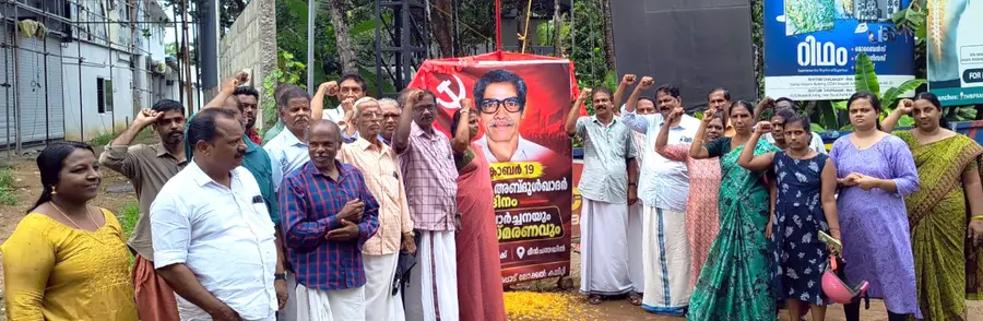 കെ എം അബ്ദുൽ ഖാദർ  അനുസ്മരണം സിപിഐ എം വലപ്പാട് ലോക്കൽ സെക്രട്ടറി വി ആർ ബാബു ഉദ്ഘാടനം ചെയ്യുന്നു