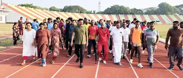  ഇരവിപുരം മണ്ഡലം എൽഡിഎഫ്‌ സ്ഥാനാർഥി എം ന‍ൗഷാദിനൊപ്പം  ജില്ലാ സ്‌പോർട്‌സ്‌ ക‍ൗൺസിൽ സംഘടിപ്പിച്ച മോണിങ്‌ വാക്ക്‌
