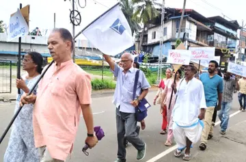 The Kerala Sastra Sahitya Parishad District Committee organized an anti-war rally and a human solidarity film screening under the slogans of ending war and restoring peace.