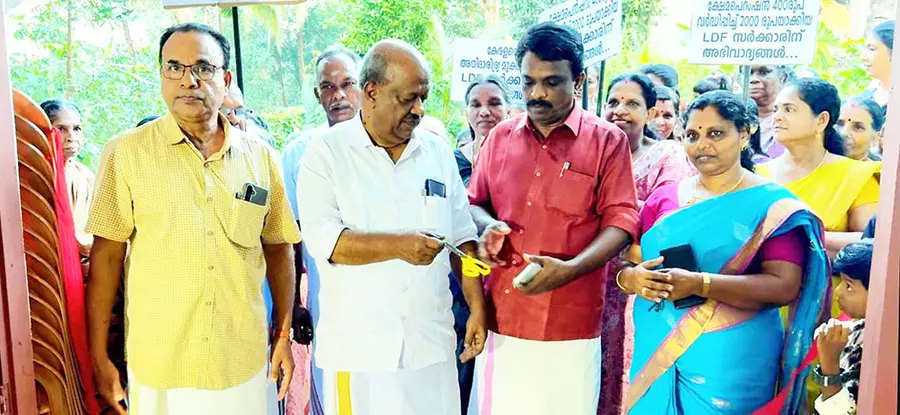 ആർച്ചൽ വി എസ് അച്യുതാന്ദൻ സ്മാരക ഹാൾ ഉദ്ഘാടനംചെയ്യുന്നു