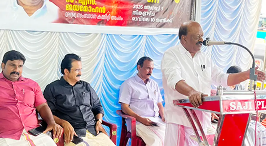 പുനലൂർ മുനിസിപ്പാലിറ്റി ഓഫീസിന് മുന്നിൽ നടന്ന പ്രതിഷേധ ധർണ്ണ സിപിഐ എം സംസ്ഥാന കമ്മിറ്റി അംഗം എസ് ജയമോഹൻ ഉദ്ഘാടനംചെയ്യുന്നു
