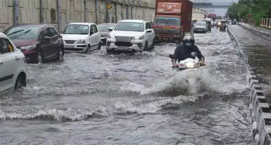 heavy rain in delhi