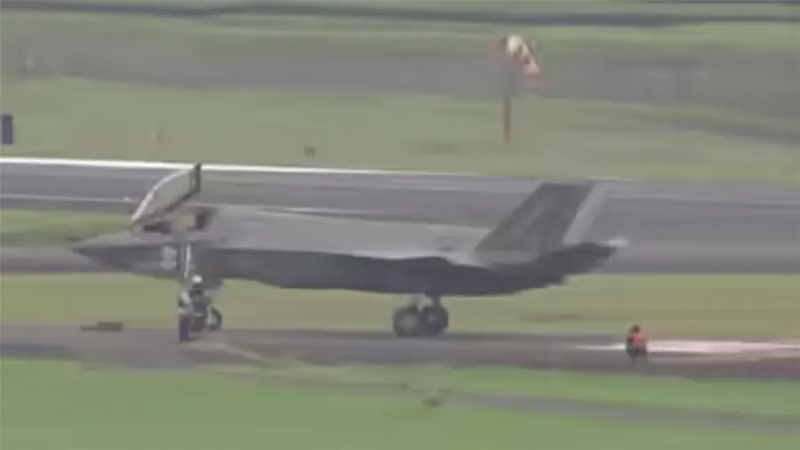 F-35 fighter jet makes emergency landing in Japan