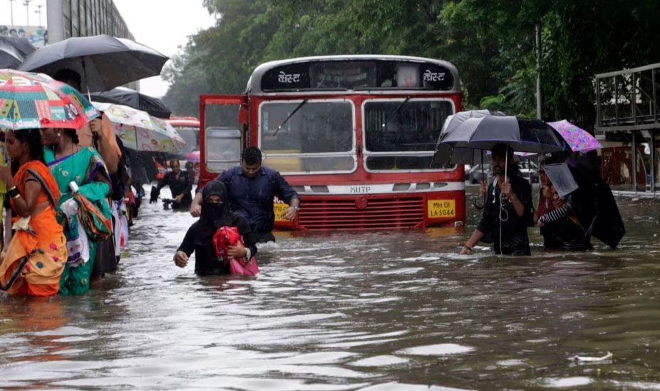 mumbai flood 8 killed