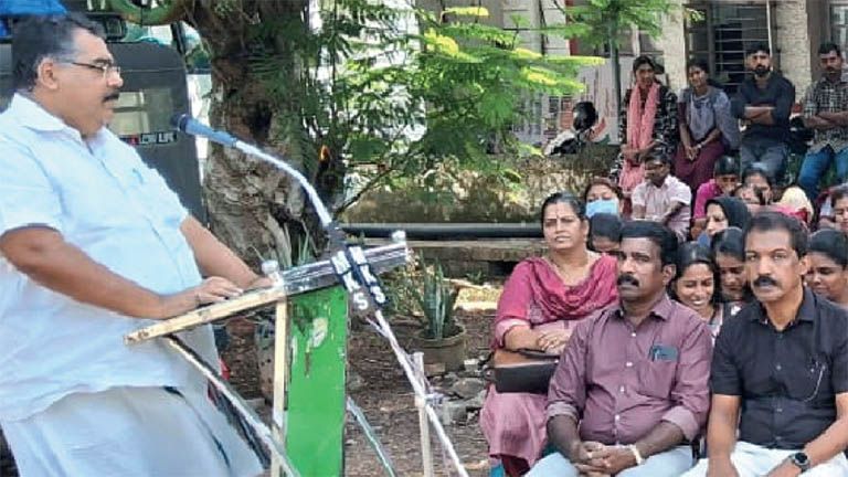 teachers protest aluva