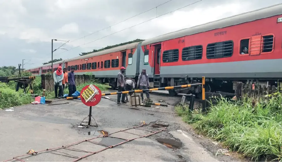 purayar railway gate
