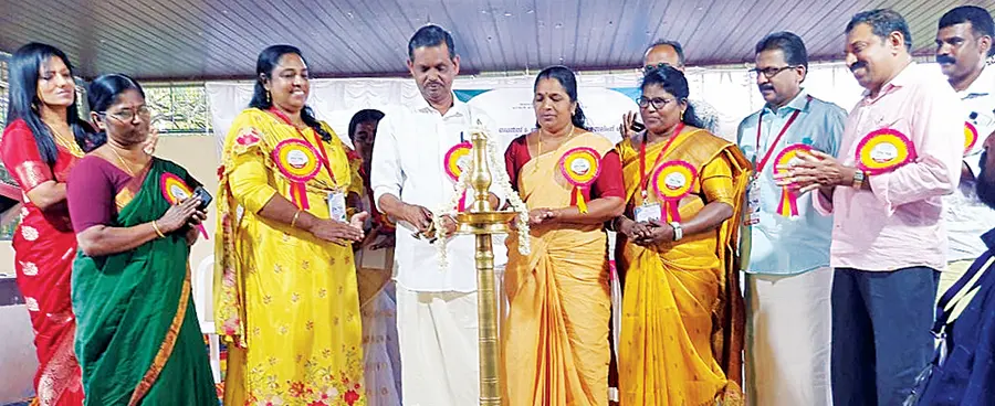 ദിശ ഉപരിപഠന വിദ്യാഭ്യാസ പ്രദർശനം കഞ്ഞിക്കുഴി ബ്ലോക്ക് പഞ്ചായത്ത് പ്രസിഡന്റ് വി ജി മോഹനൻ ഉദ്ഘാടനംചെയ്യുന്നു