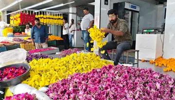 പാലക്കാട് മേട്ടുപ്പാളയം സ്ട്രീറ്റിലെ പൂവ് മാർക്കറ്റ്