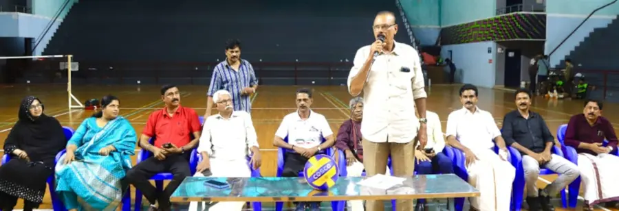 വോളിബോൾ ടൂർണമെന്റ് സിറിൾ സി വെള്ളൂർ ഉദ്ഘാടനം ചെയ്യുന്നു