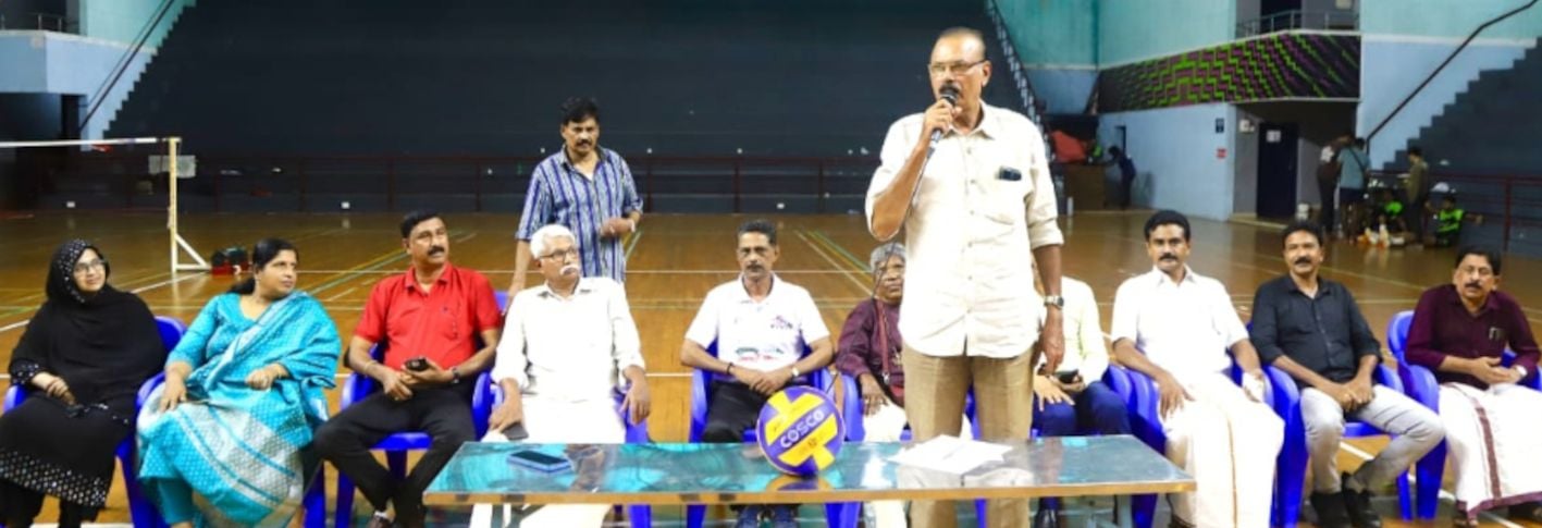 വോളിബോൾ ടൂർണമെന്റ്‌  സിറിൾ സി വെള്ളൂർ ഉദ്ഘാടനം ചെയ്യുന്നു