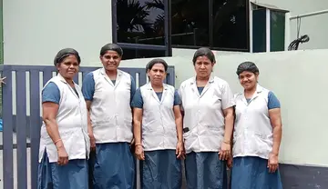 തിരുവാലി പഞ്ചായത്തിലെ നടുവത്ത് അമൃതം ന്യൂട്രിമിക്സിലെ പ്രവർത്തകരായ എം കെ സരളദേവി, പി സുലേഖ,
വി സിന്ധു, പി പ്രിയ, പി നന്ദിനി എന്നിവർ പുതിയ കെട്ടിടത്തിനുമുന്നിൽ