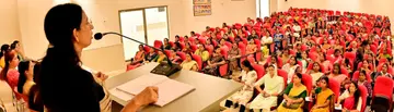 ജനാധിപത്യ മഹിളാ അസോസിയേഷൻ സംഘടിപ്പിച്ച ക്യാപ്റ്റൻ ലക്ഷ്മി അനുസ്മരണയോഗം കേന്ദ്ര കമ്മിറ്റി അംഗം ടി ഗീനാകുമാരി ഉദ്ഘാടനം ചെയ്യുന്നു