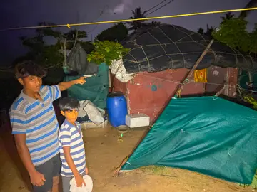 കൊല്ലം മുണ്ടയ്ക്കൽ കളീയ്ക്കൽ കടപ്പുറത്ത് ശക്തമായ കാറ്റിനെ തുടർന്ന് തകർന്ന വീട്