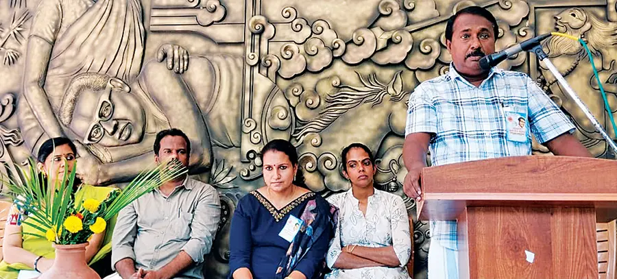 വയലാർ രാമവർമയുടെ 50–-ാം ചരമവാർഷികത്തിന്റെ ഭാഗമായി ഒ എസ് സഞ്ജീവ് സ്‌മാരക സഞ്ജീവനം സാംസ്‌കാരികസമിതി സാഹിത്യക്യാമ്പ് സംഘടിപ്പിച്ചു.