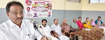 സിഐടിയു ജില്ലാ സമ്മേളനത്തിന്റെ ഭാഗമായി പുതുശേരി ഡിവിഷൻ കമ്മിറ്റി "ലേബർ കോഡുകൾ പുനർജനിക്കുന്ന  കൂലി അടിമത്തം' വിഷയത്തിൽ സംഘടിപ്പിച്ച സെമിനാര്‍ എ കെ ബാലൻ ഉദ്‌ഘാടനം ചെയ്യുന്നു
