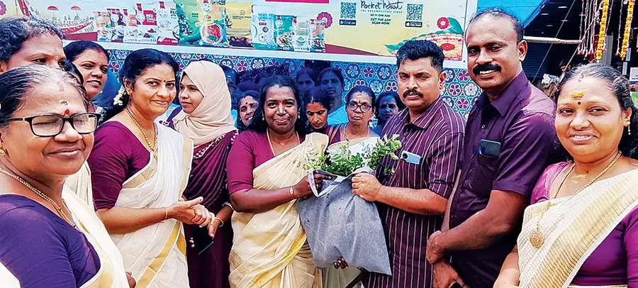 ചേർത്തല നഗരസഭാ കുടുംബശ്രീ ഓണം വിപണനമേള നഗരസഭാധ്യക്ഷൻ
എസ് സോബിൻ ഉദ്ഘാടനംചെയ്യുന്നു