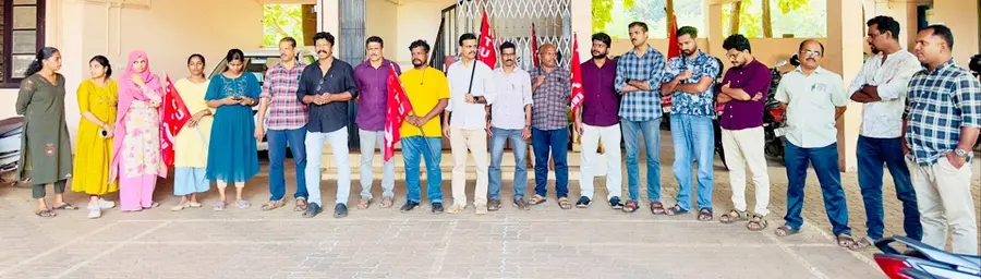  ആനത്തലവട്ടം ആനന്ദന്‍ അനുസ്മരണ യോഗം യൂണിയൻ ജില്ലാ പ്രസിഡന്റ് കെ സി ചന്ദ്രൻ ഉദ്ഘാടനംചെയ്യുന്നു