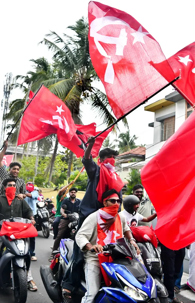 ബേപ്പൂര്‍ മണ്ഡലത്തില്‍ എല്‍ഡിഎഫ് പ്രവര്‍ത്തകരുടെ വിജയാഹ്ലാദം.
