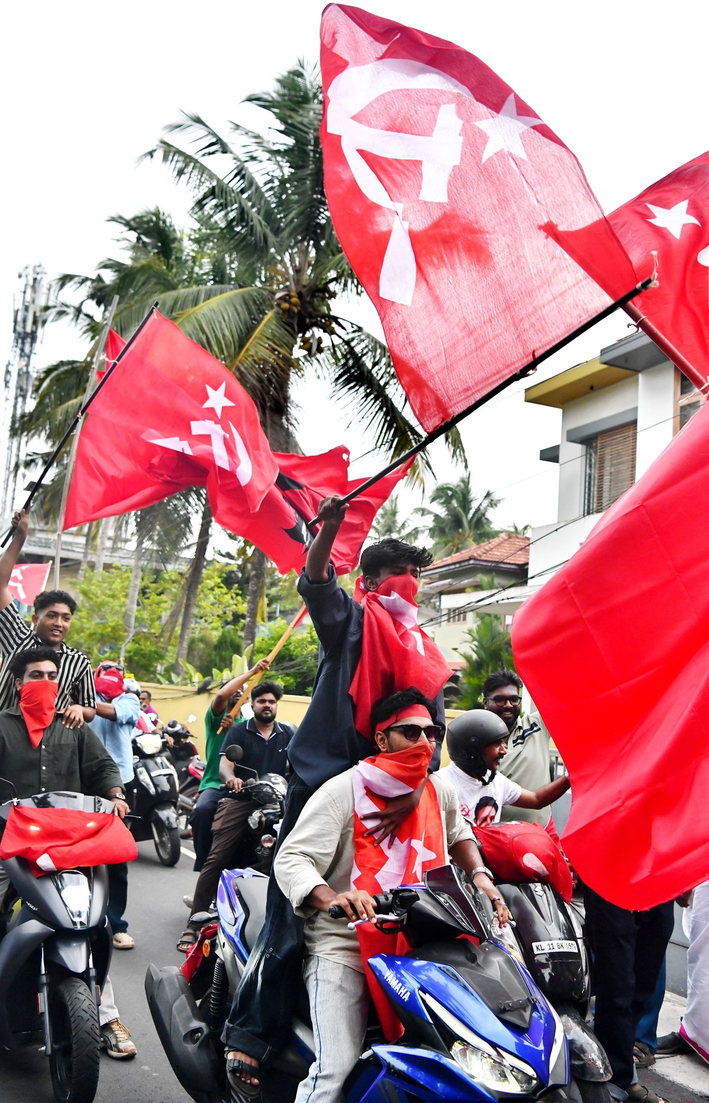 ബേപ്പൂര്‍ മണ്ഡലത്തില്‍ എല്‍ഡിഎഫ് പ്രവര്‍ത്തകരുടെ വിജയാഹ്ലാദം.