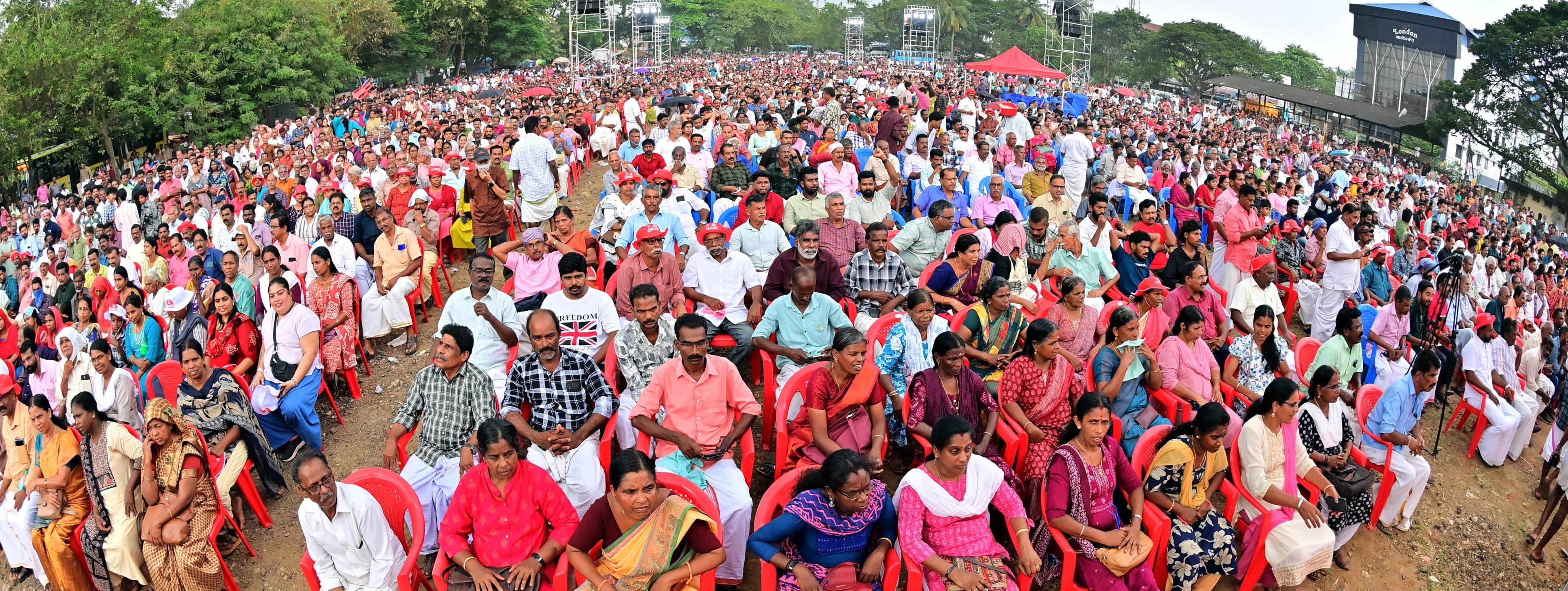 സിപിഐ എം വിപുലീകൃത ജില്ലാ കമ്മിറ്റിയുടെ  ഭാഗമായി സംഘടിപ്പിച്ച പൊതുയോഗത്തിന്റെ സദസ്സ്