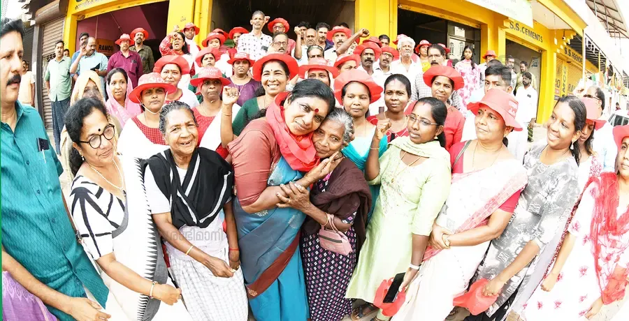 ചടയമംഗലം മണ്ഡലം എൽഡിഎഫ് സ്ഥാനാർഥി ജെ ചിഞ്ചുറാണിക്ക്  ഇളമാട്‌ കാരാളിക്കോണത്ത്‌ നൽകിയ  സ്വീകരണത്തിൽനിന്ന് 