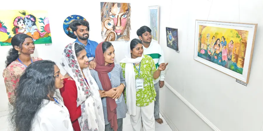 കോട്ടക്കുന്ന് ആർട് ഗ്യാലറിയിലെ ഏഴരങ്ങ് ചിത്രപ്രദർശനം