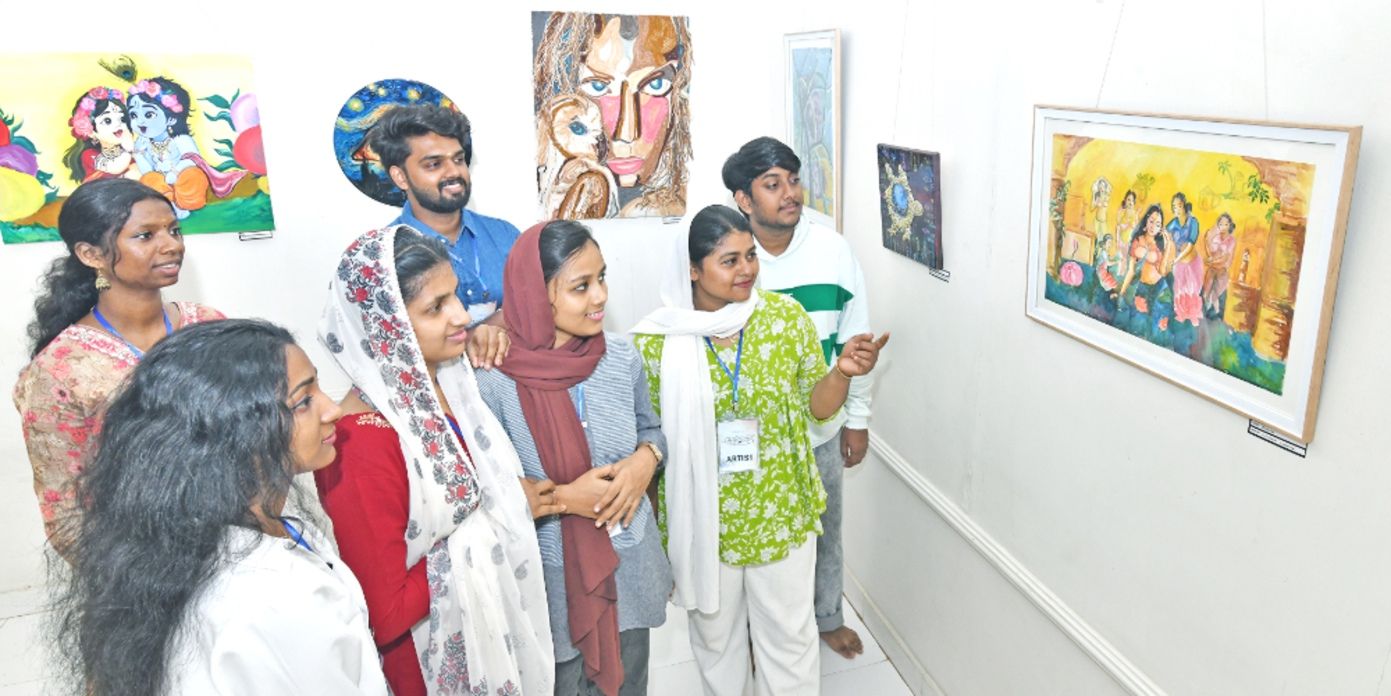 കോട്ടക്കുന്ന്  ആർട്‌ ഗ്യാലറിയിലെ  ഏഴരങ്ങ് ചിത്രപ്രദർശനം