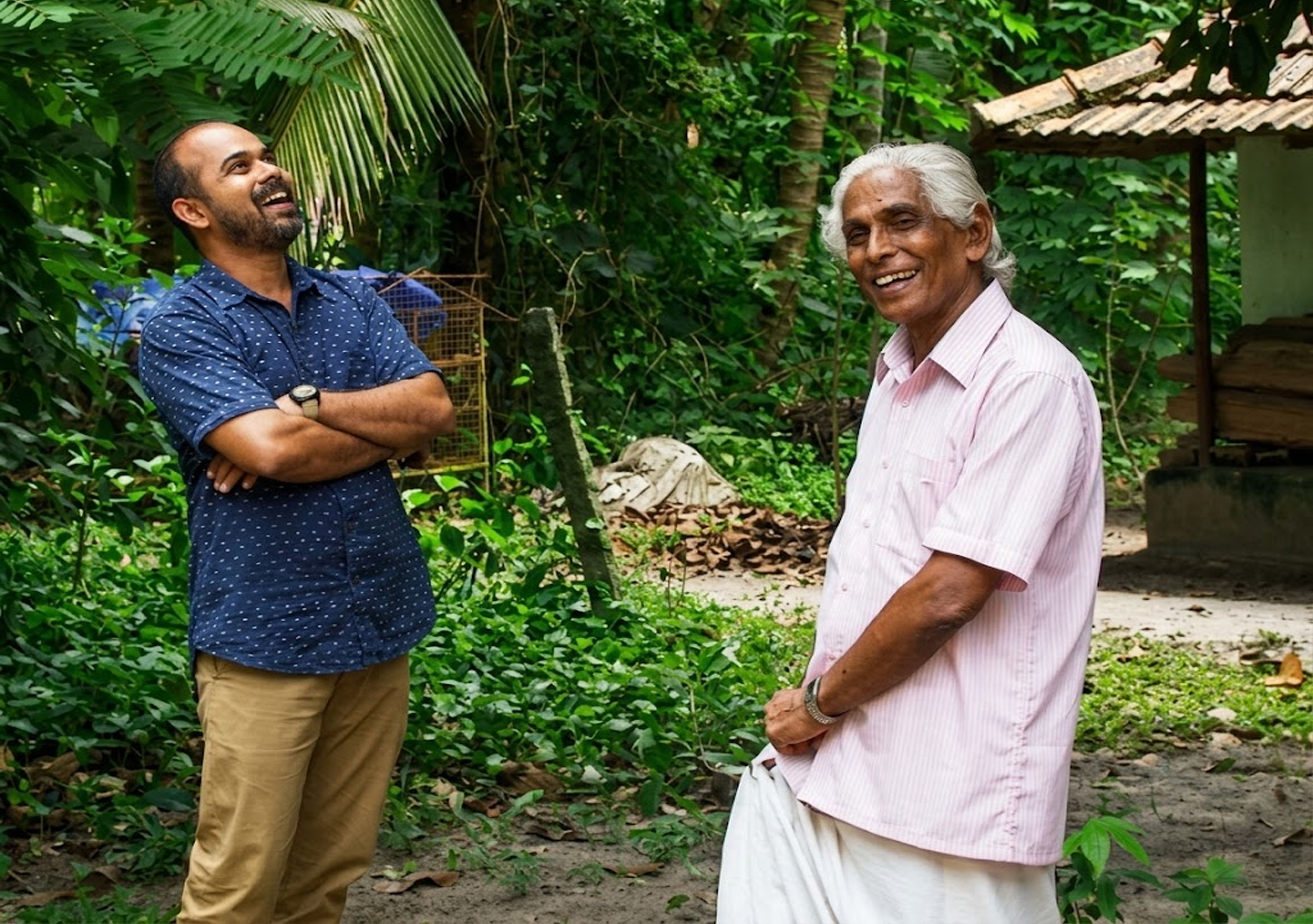 കൈരളി ടിവിയിലെ കേരള എക്‌സ്‌പ്രസിന്റെ ചിത്രീകരണത്തിനിടെ ബിജു മുത്തത്തിയും മധു മുട്ടവും