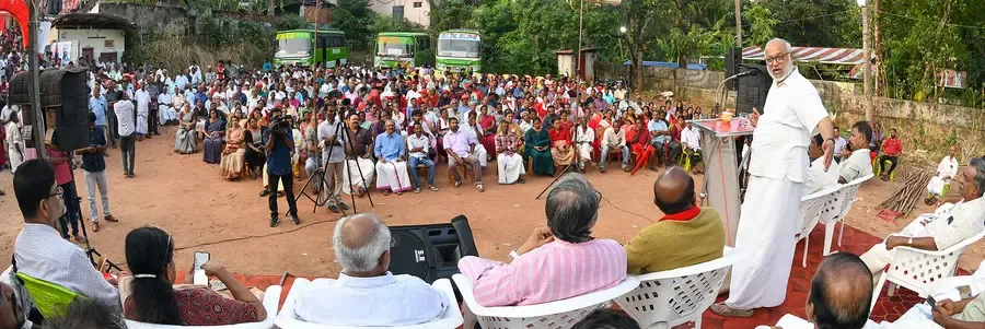 എൽഡിഎഫ് കുണ്ടറ മണ്ഡലം സ്ഥാനാർഥി എസ് എൽ സജികുമാറിന്റെ തെരഞ്ഞെടുപ്പ് പ്രചാരണാർഥം കുണ്ടറ മുക്കടയിൽ നടത്തിയ പൊതുയോഗം സിപിഐ എം ജനറൽ സെക്രട്ടറി എം എ ബേബി ഉദ്ഘാടനം ചെയ്യുന്നു