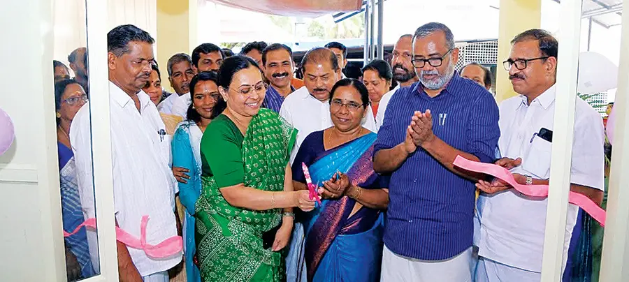 കഞ്ഞിക്കുഴി പഞ്ചായത്തിന്റെ തുരുത്തിപ്പള്ളി പ്രാഥമികാരോഗ്യകേന്ദ്രം മന്ത്രി വീണാ ജോർജ് ഉദ്ഘാടനംചെയ്തപ്പോൾ. സിപിഐ എം ജില്ലാ സെക്രട്ടറി ആർ നാസർ, മന്ത്രി പി പ്രസാദ് തുടങ്ങിയവർ സമീപം (-ഫയൽചിത്രം)