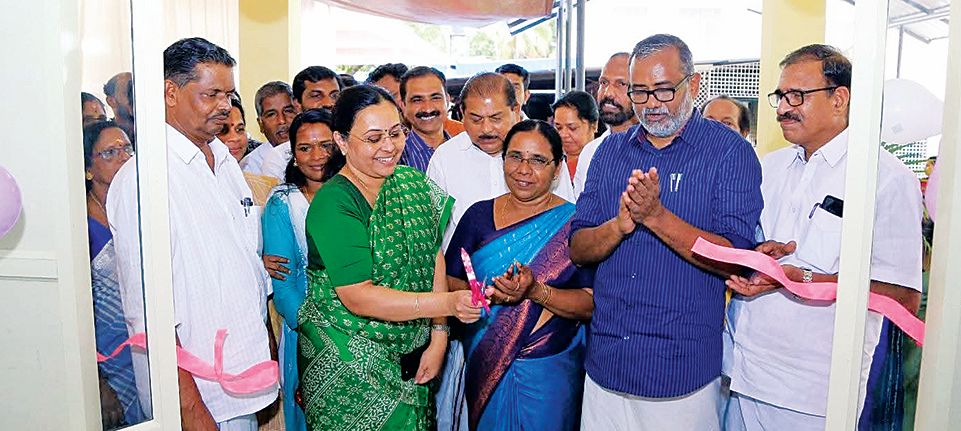 കഞ്ഞിക്കുഴി പഞ്ചായത്തിന്റെ തുരുത്തിപ്പള്ളി പ്രാഥമികാരോഗ്യകേന്ദ്രം മന്ത്രി വീണാ ജോർജ് ഉദ്ഘാടനംചെയ്‌തപ്പോൾ. സിപിഐ എം ജില്ലാ സെക്രട്ടറി ആർ നാസർ, മന്ത്രി പി പ്രസാദ്‌ തുടങ്ങിയവർ സമീപം (-ഫയൽചിത്രം)